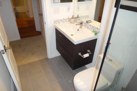 Condo in Tampa, Florida, 2 bedrooms  № 1882859 - photo 20