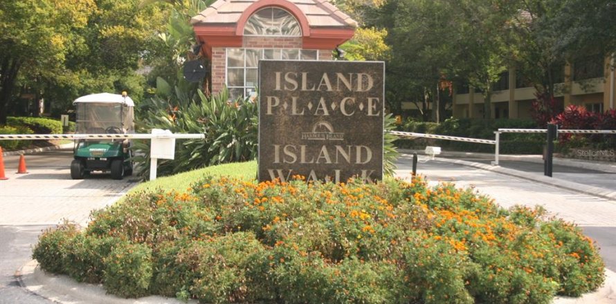 Condo in Tampa, Florida, 2 bedrooms № 1882859