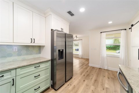 House in Ocala, Florida 2 bedrooms, 104.33 sq.m. № 2225773 - photo 10