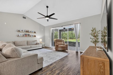 House in Orlando, Florida 4 bedrooms, 278.71 sq.m. № 2324563 - photo 15
