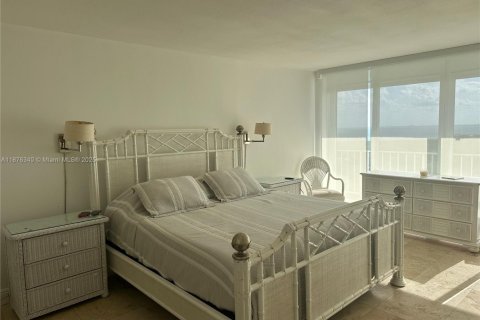 Condo in Key Biscayne, Florida, 2 bedrooms  № 1921780 - photo 9