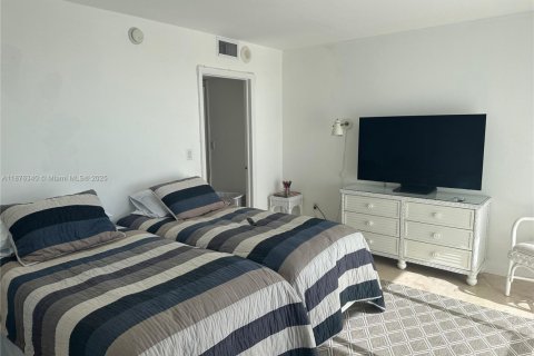 Condo in Key Biscayne, Florida, 2 bedrooms  № 1921780 - photo 11