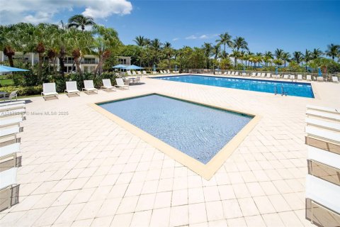 Condo in Key Biscayne, Florida, 2 bedrooms  № 1921780 - photo 4