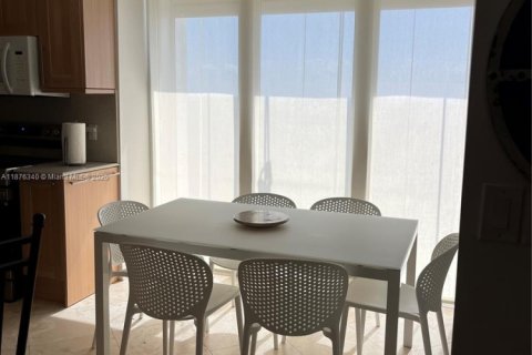 Condo in Key Biscayne, Florida, 2 bedrooms  № 1921780 - photo 7