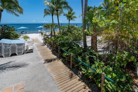 Condo in Key Biscayne, Florida, 2 bedrooms  № 1921780 - photo 5