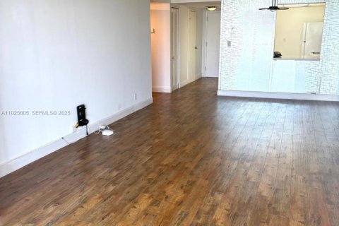 Купить кондоминиум в Халландейл-Бич, Флорида 1 спальня, 85.01м2, № 1983942 - фото 9