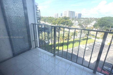 Купить кондоминиум в Халландейл-Бич, Флорида 1 спальня, 85.01м2, № 1983942 - фото 23