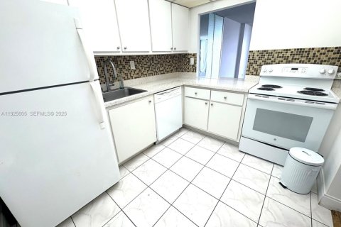 Купить кондоминиум в Халландейл-Бич, Флорида 1 спальня, 85.01м2, № 1983942 - фото 25