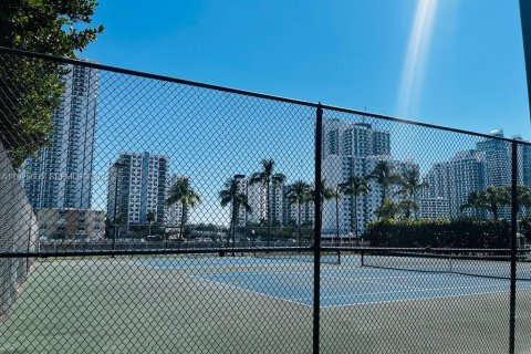 Купить кондоминиум в Халландейл-Бич, Флорида 1 спальня, 85.01м2, № 1983942 - фото 3