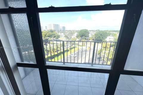 Купить кондоминиум в Халландейл-Бич, Флорида 1 спальня, 85.01м2, № 1983942 - фото 24