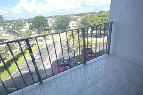 Купить кондоминиум в Халландейл-Бич, Флорида 1 спальня, 85.01м2, № 1983942 - фото 22