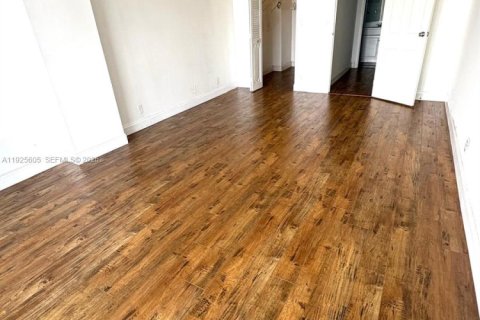 Купить кондоминиум в Халландейл-Бич, Флорида 1 спальня, 85.01м2, № 1983942 - фото 21