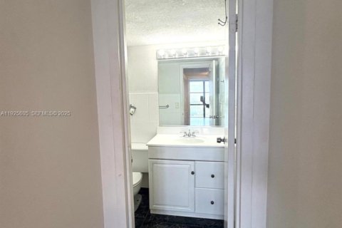 Купить кондоминиум в Халландейл-Бич, Флорида 1 спальня, 85.01м2, № 1983942 - фото 17