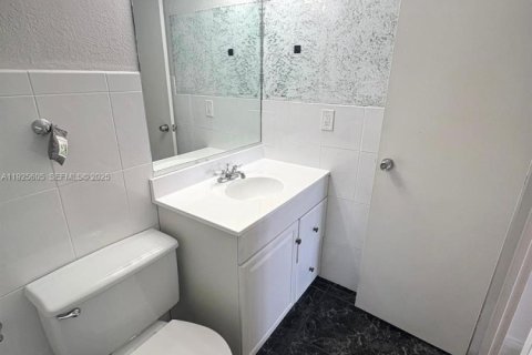 Купить кондоминиум в Халландейл-Бич, Флорида 1 спальня, 85.01м2, № 1983942 - фото 16