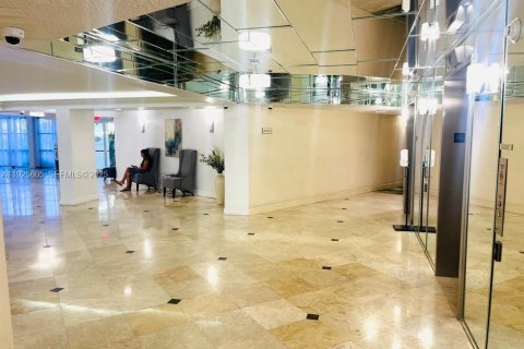 Купить кондоминиум в Халландейл-Бич, Флорида 1 спальня, 85.01м2, № 1983942 - фото 5