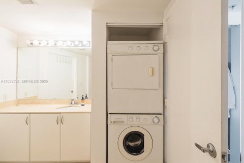 Copropriété à vendre à Miami, Floride: 2 chambres, 97.36 m2 № 2257195 - photo 12