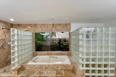 Villa ou maison à louer à Palmetto Bay, Floride: 4 chambres, 286.05 m2 № 2027880 - photo 10