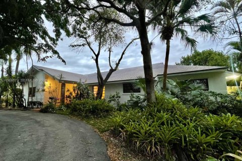 Villa ou maison à Palmetto Bay, Floride 4 chambres, 286.05 m2 № 2027880