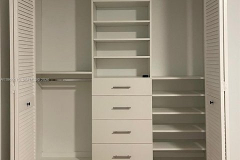 Villa ou maison à louer à Palmetto Bay, Floride: 4 chambres, 286.05 m2 № 2027880 - photo 17