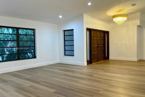 Villa ou maison à louer à Palmetto Bay, Floride: 4 chambres, 286.05 m2 № 2027880 - photo 2