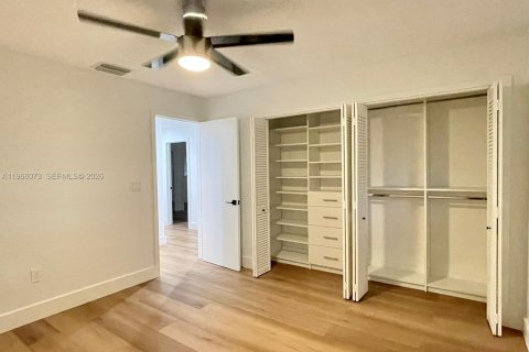 Villa ou maison à louer à Palmetto Bay, Floride: 4 chambres, 286.05 m2 № 2027880 - photo 13