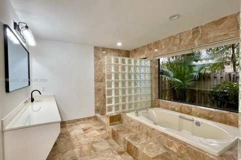 Villa ou maison à louer à Palmetto Bay, Floride: 4 chambres, 286.05 m2 № 2027880 - photo 12