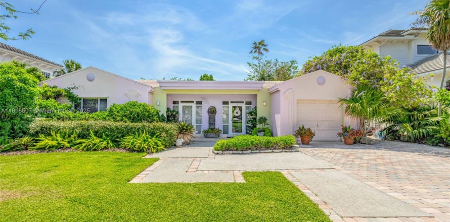 House in Palm Beach Gardens, Florida 3 bedrooms, 232.35 sq.m. № 1775858
