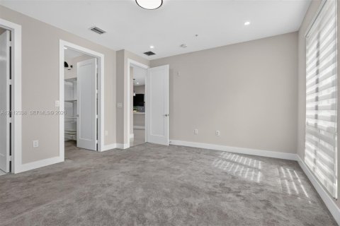 Condo in Doral, Florida, 3 bedrooms in LANDMARK  № 2431320 - photo 23