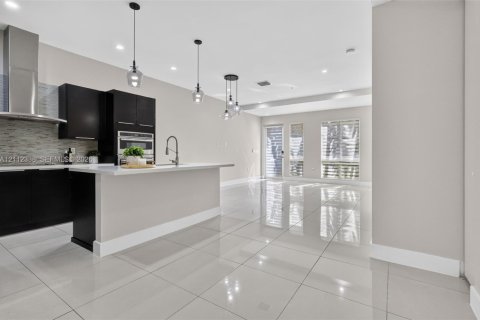 Condo in Doral, Florida, 3 bedrooms in LANDMARK  № 2431320 - photo 12