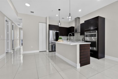 Condo in Doral, Florida, 3 bedrooms in LANDMARK  № 2431320 - photo 1