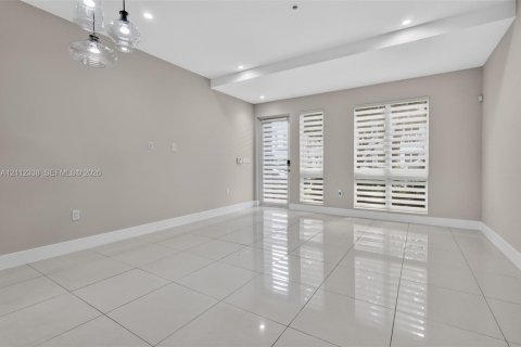 Condo in Doral, Florida, 3 bedrooms in LANDMARK  № 2431320 - photo 4