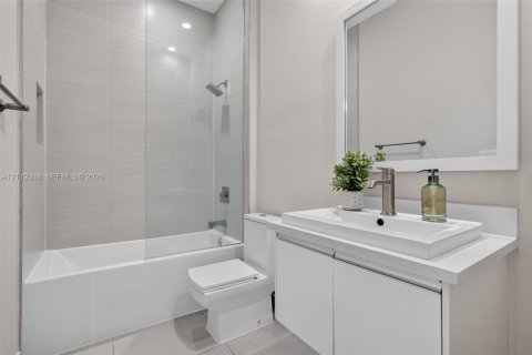 Condo in Doral, Florida, 3 bedrooms in LANDMARK  № 2431320 - photo 14