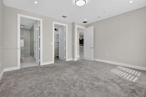 Condo in Doral, Florida, 3 bedrooms in LANDMARK  № 2431320 - photo 22