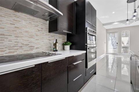 Condo in Doral, Florida, 3 bedrooms in LANDMARK  № 2431320 - photo 8