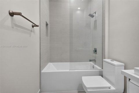 Condo in Doral, Florida, 3 bedrooms in LANDMARK  № 2431320 - photo 16