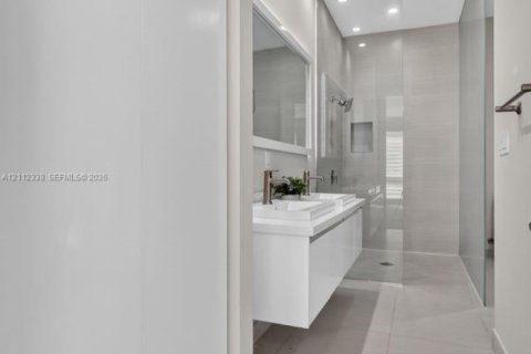 Condo in Doral, Florida, 3 bedrooms in LANDMARK  № 2431320 - photo 27
