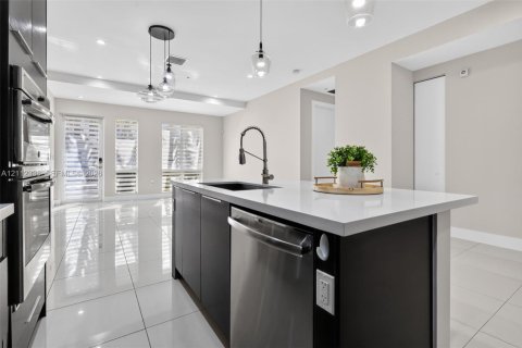 Condo in Doral, Florida, 3 bedrooms in LANDMARK  № 2431320 - photo 11