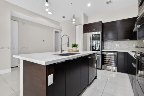 Condo in Doral, Florida, 3 bedrooms in LANDMARK  № 2431320 - photo 10