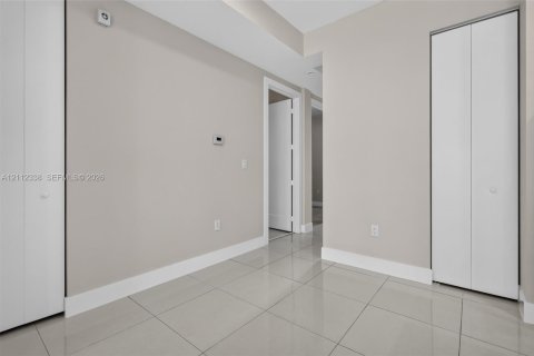 Condo in Doral, Florida, 3 bedrooms in LANDMARK  № 2431320 - photo 13