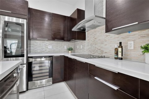 Condo in Doral, Florida, 3 bedrooms in LANDMARK  № 2431320 - photo 7
