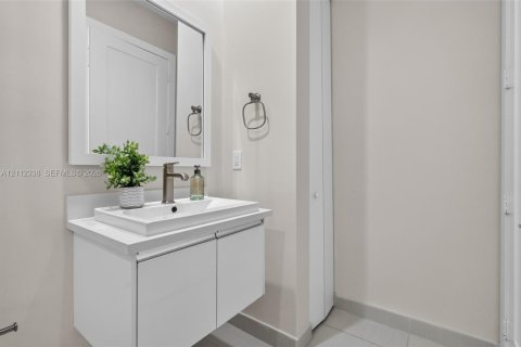 Condo in Doral, Florida, 3 bedrooms in LANDMARK  № 2431320 - photo 15