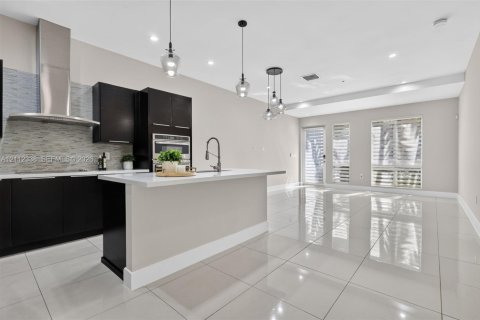 Condo in Doral, Florida, 3 bedrooms in LANDMARK  № 2431320 - photo 6