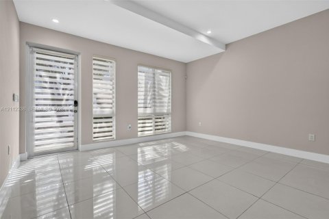 Condo in Doral, Florida, 3 bedrooms in LANDMARK  № 2431320 - photo 5