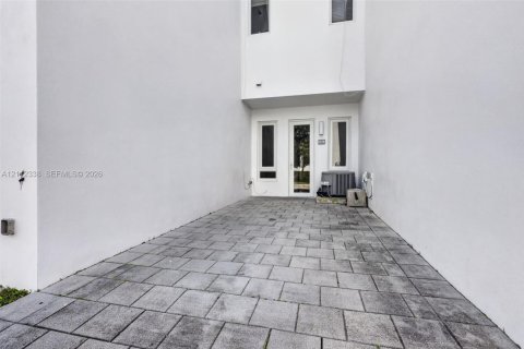 Condo in Doral, Florida, 3 bedrooms in LANDMARK  № 2431320 - photo 30