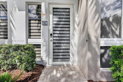 Condo in Doral, Florida, 3 bedrooms in LANDMARK  № 2431320 - photo 2