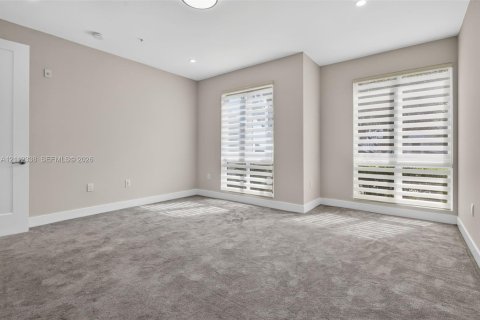 Condo in Doral, Florida, 3 bedrooms in LANDMARK  № 2431320 - photo 24