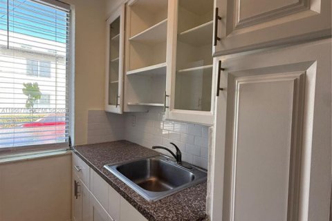 Apartamento en alquiler en Miami Beach, Florida, 1 dormitorio, 838.44 m2 № 2011787 - foto 10