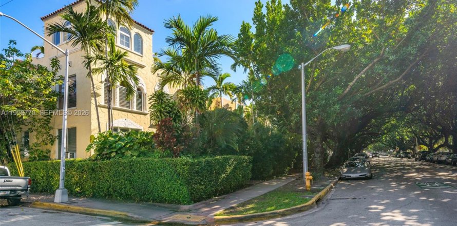 Apartamento en Miami Beach, Florida 1 dormitorio, 838.44 m2 № 2011787