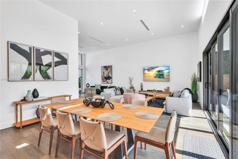 House in Miami, Florida 5 bedrooms, 187.38 sq.m. № 1864493 - photo 28