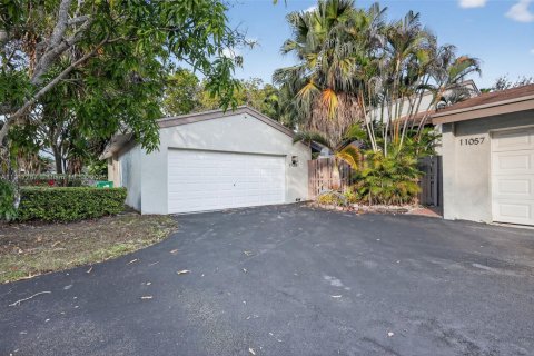 Купить таунхаус в Майами, Флорида 3 спальни, 147.16м2, № 1973951 - фото 1